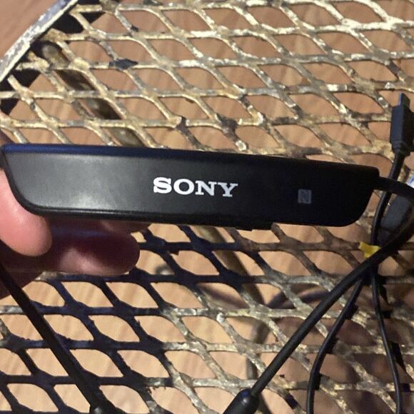 Sony SBH80 Stereo Bluetooth Headset  Tested Works With Charger - Picture 3 of 3